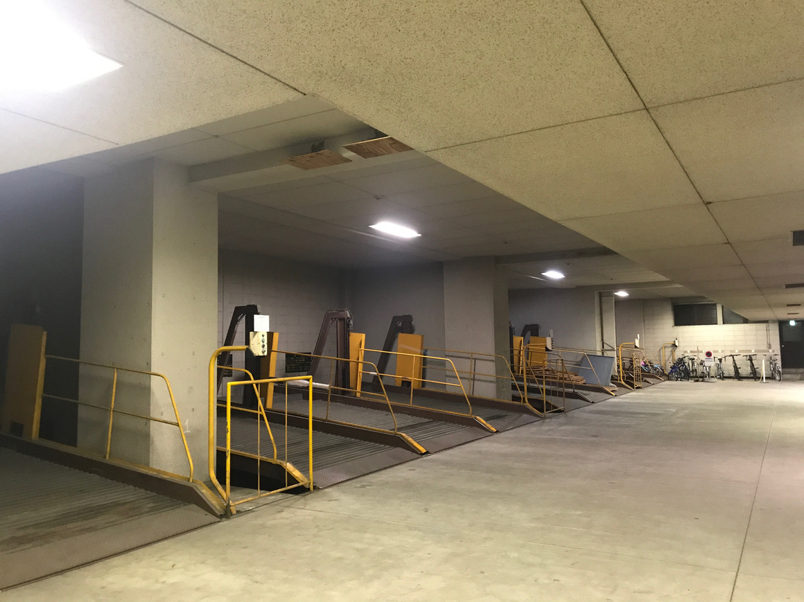 平面化前｜屋内・地上階｜昇降２段式機械式駐車場 