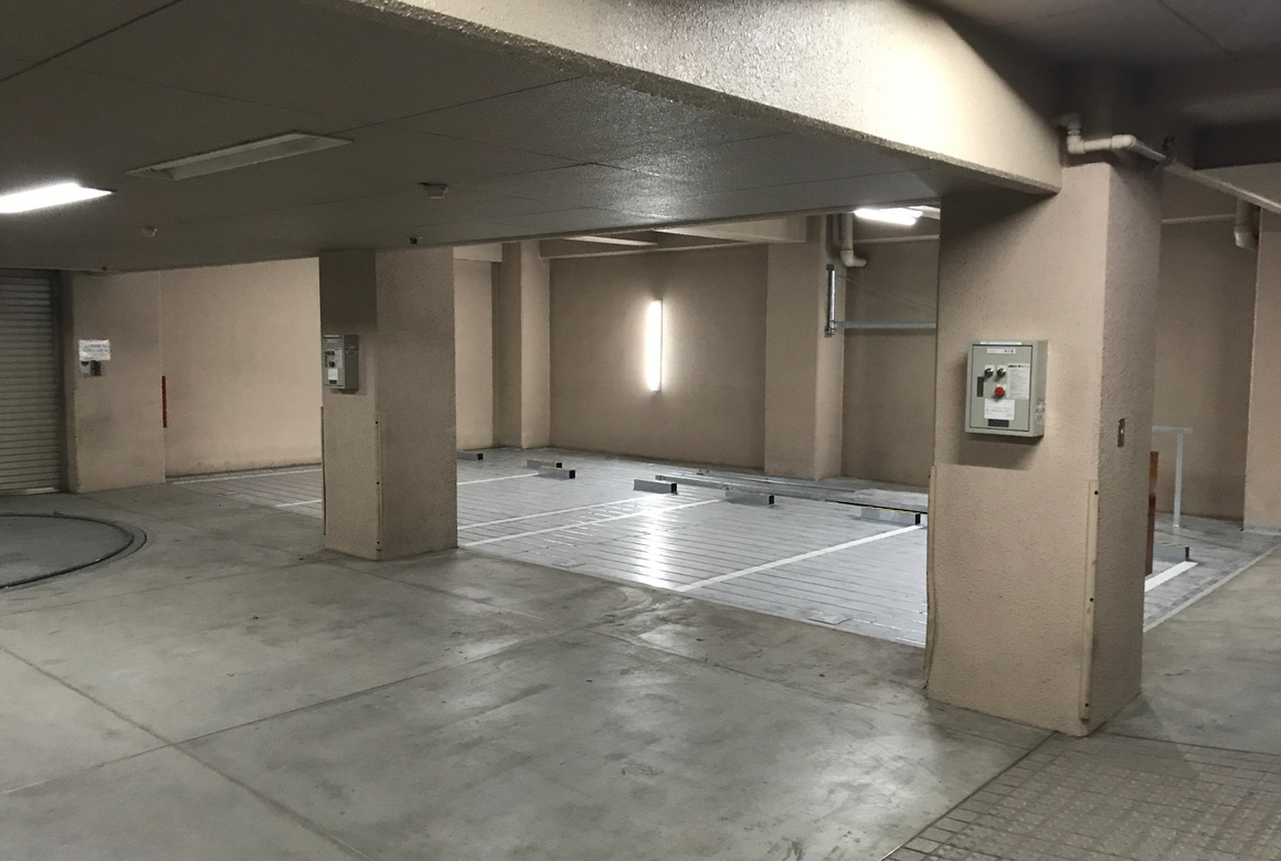 屋内・地上階｜鋼製平面化｜マルチステージ｜昇降２段式機械式駐車場 