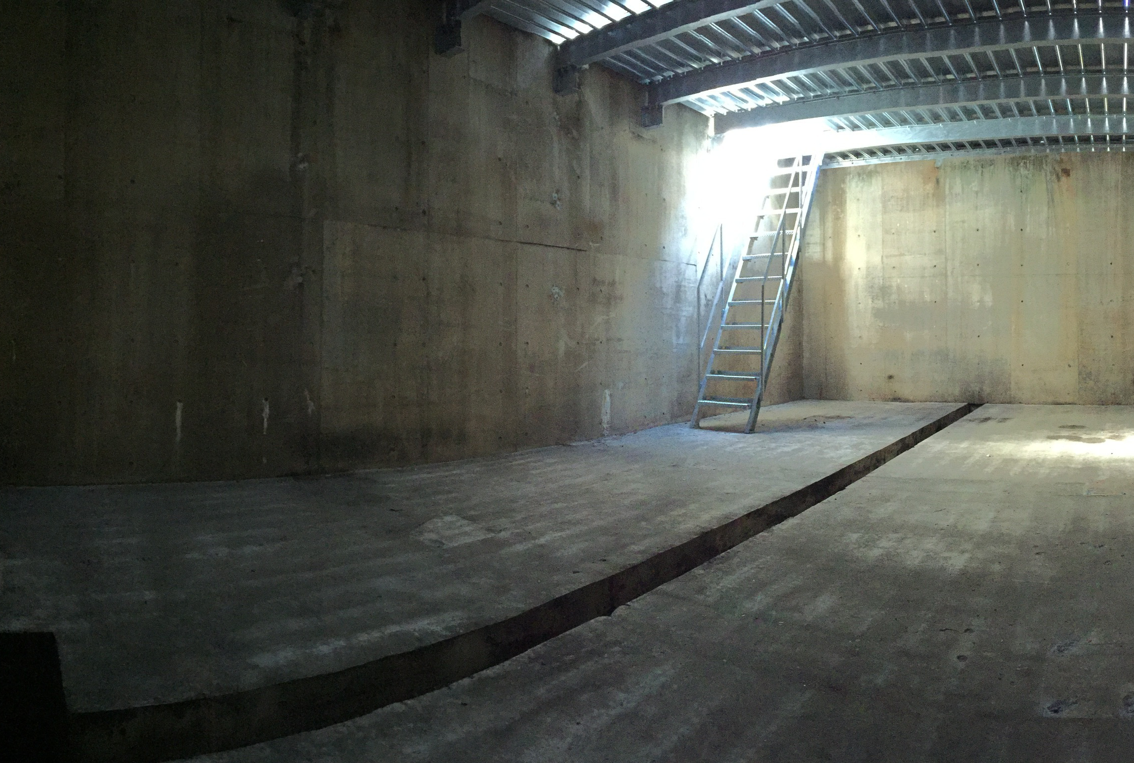 屋外｜昇降３段式機械式駐車場 鋼製平面化後の地下スペース｜マルチステージ